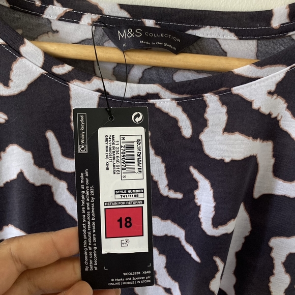 BNWT Women's Marks & Spencer Navy and White Animal Prints Jersey Blouse UK 18 - Picture 7 of 13